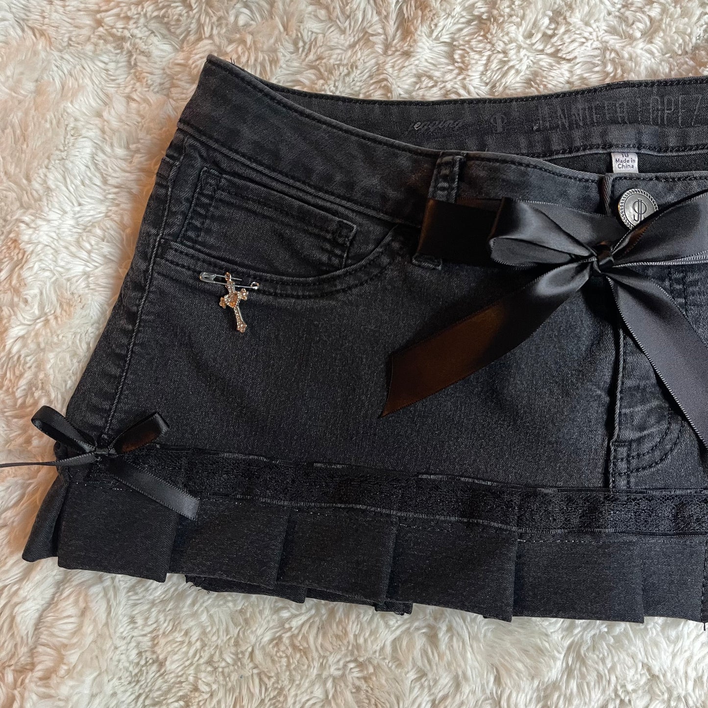 ୨୧ reworked OOAK 2000s denim micro baby black mini skirt with lace trim & black silky bows