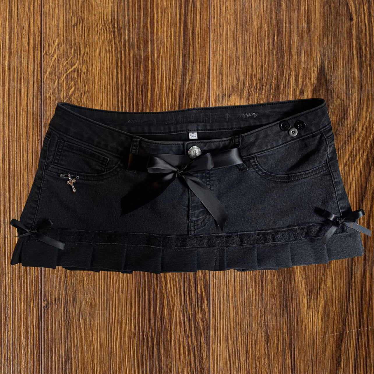 ୨୧ reworked OOAK 2000s denim micro baby black mini skirt with lace trim & black silky bows