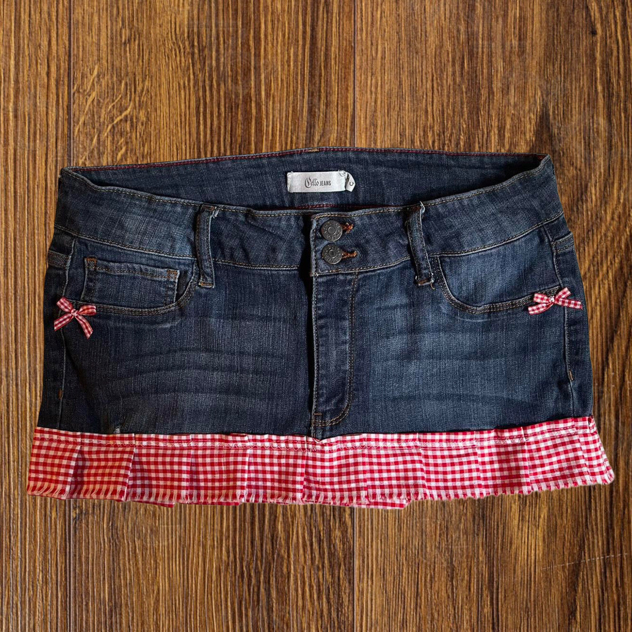 ୨୧ reworked OOAK y2k vintage mini denim skirt with pleats, contrast stitching & bows