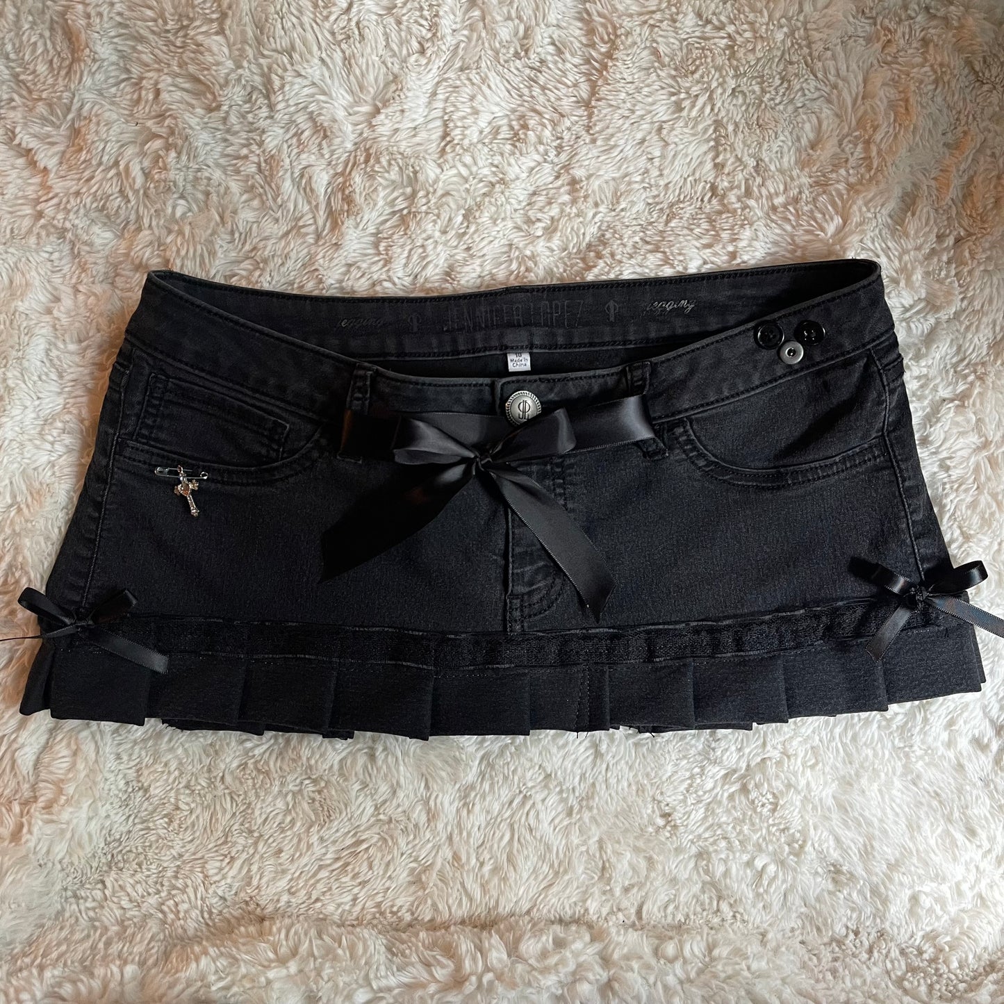 ୨୧ reworked OOAK 2000s denim micro baby black mini skirt with lace trim & black silky bows