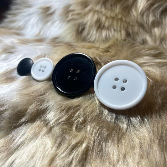 "BUTTON BABE" Jumbo Hair Clip ୨୧