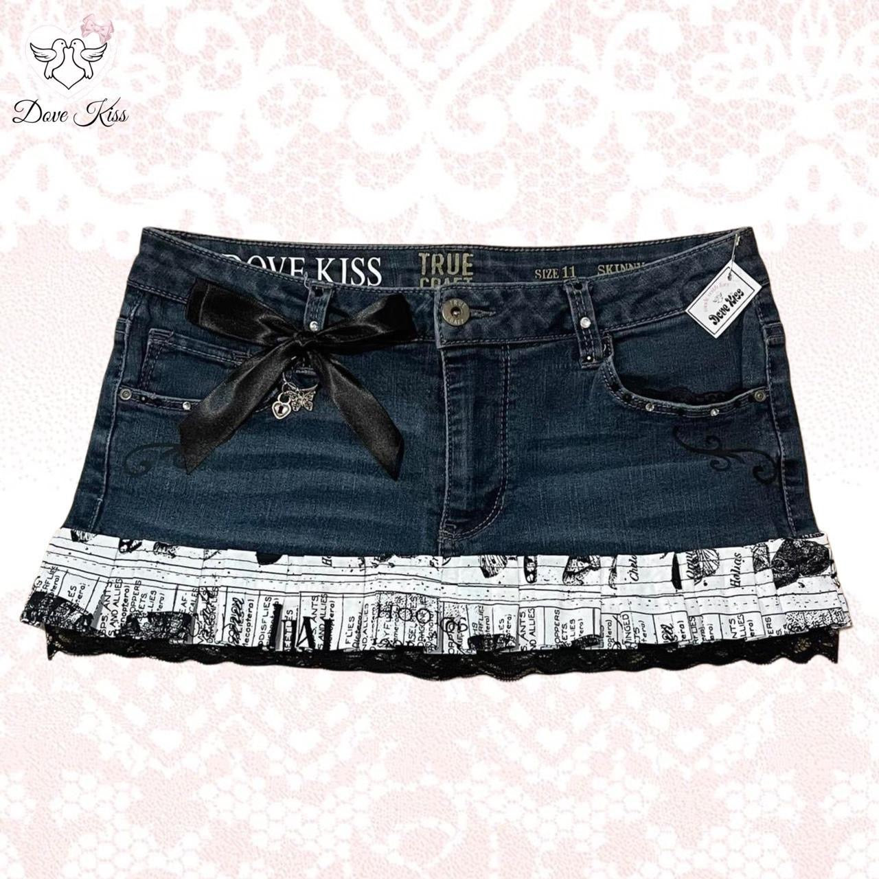 𓏲ּ𝄢 𝐃𝐎𝐕𝐄 𝐊𝐈𝐒𝐒 2000s ‘Musical Moth’ Princess Mini Skirt - SIZE S
