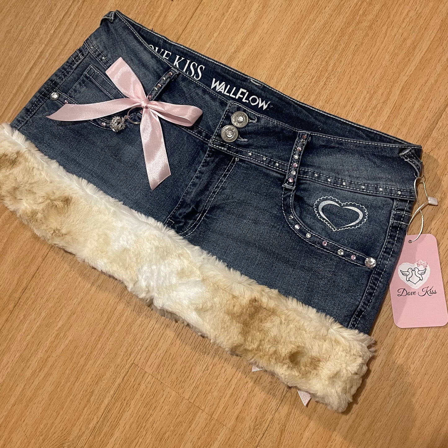 ୨୧ reworked OOAK 2000s ‘Pretty Princess’ by Dove Kiss mini fur trim skirt - SIZE M