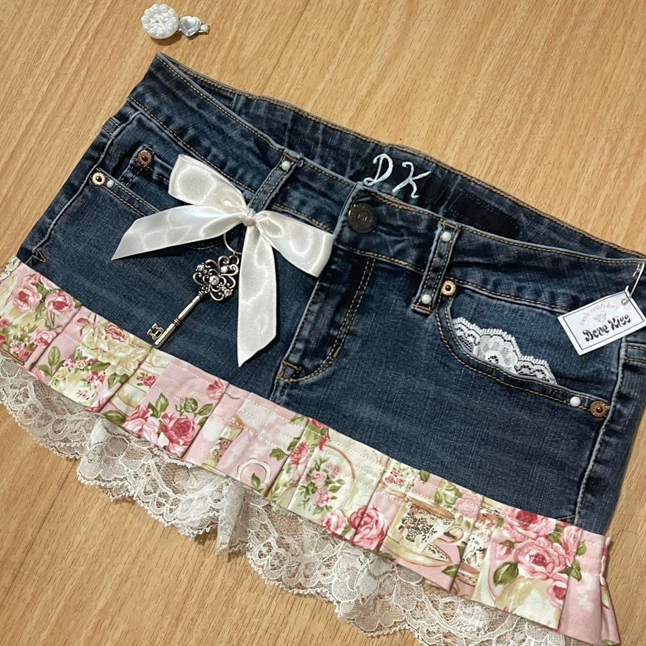 𓏲ּ𝄢 𝐃𝐎𝐕𝐄 𝐊𝐈𝐒𝐒 2000s royal kawaii princess mini denim skirt