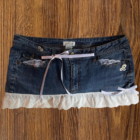 ୨୧ reworked OOAK 2000s extreme denim micro light wash mini skirt with lace trim & white bows