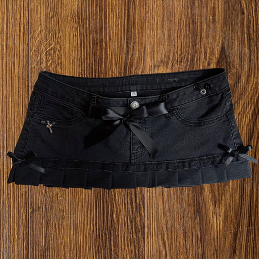 ୨୧ reworked OOAK 2000s denim micro baby black mini skirt with lace trim & black silky bows