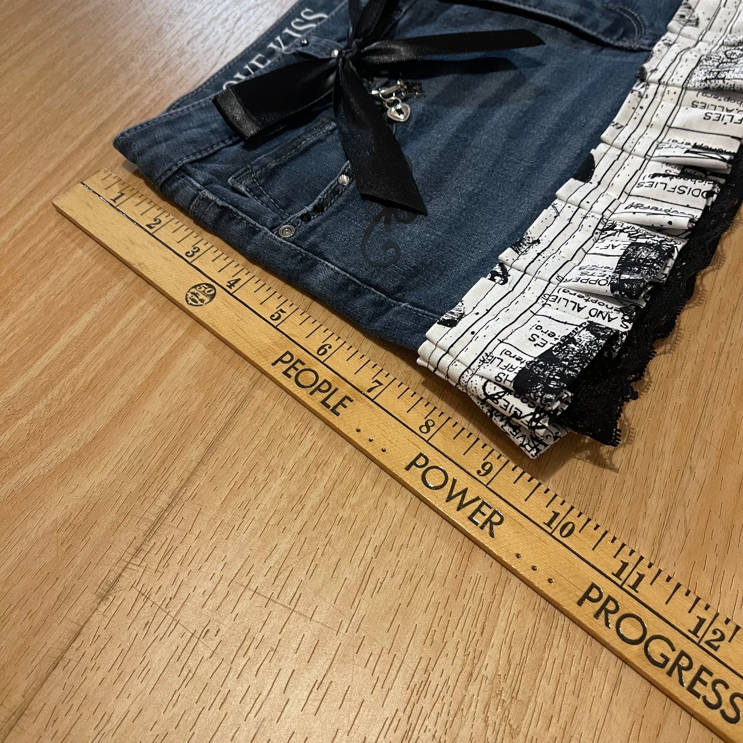 𓏲ּ𝄢 𝐃𝐎𝐕𝐄 𝐊𝐈𝐒𝐒 2000s ‘Musical Moth’ Princess Mini Skirt - SIZE S