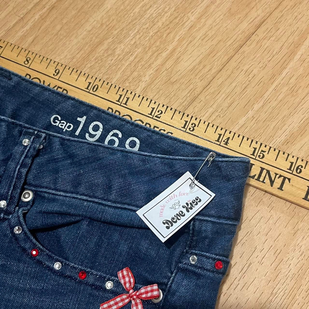 ୨୧ Dove Kiss 2000s farmers daughter mini denim skirt with matching hair clip