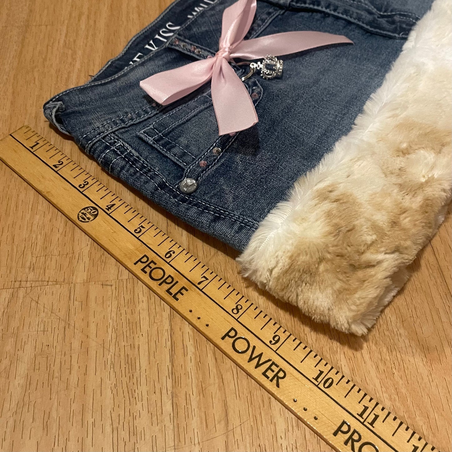 ୨୧ reworked OOAK 2000s ‘Pretty Princess’ by Dove Kiss mini fur trim skirt - SIZE M