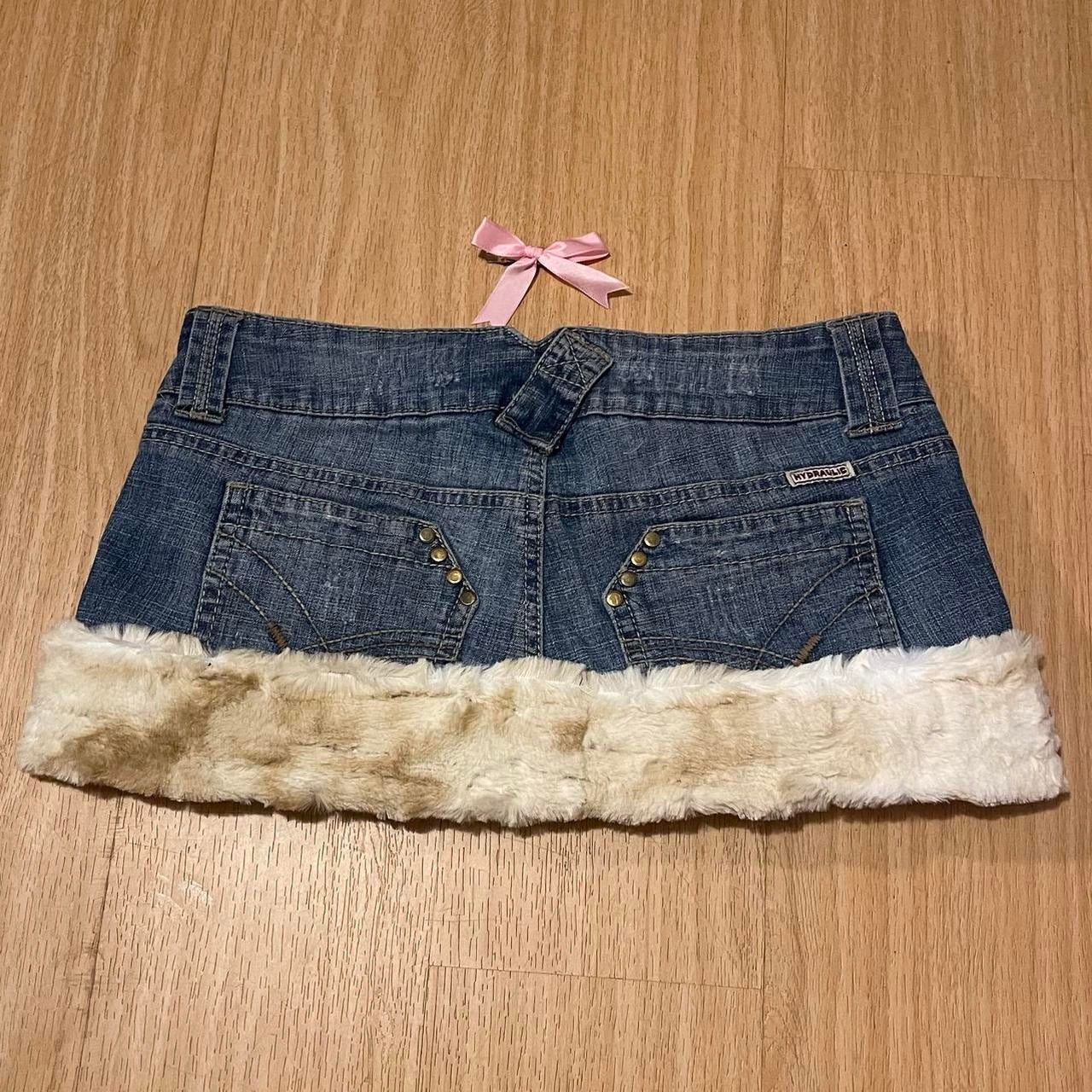 𓏲ּ𝄢 𝐃𝐎𝐕𝐄 𝐊𝐈𝐒𝐒 2000s ballet princess micro mini faux fur trim skirt with hair clip