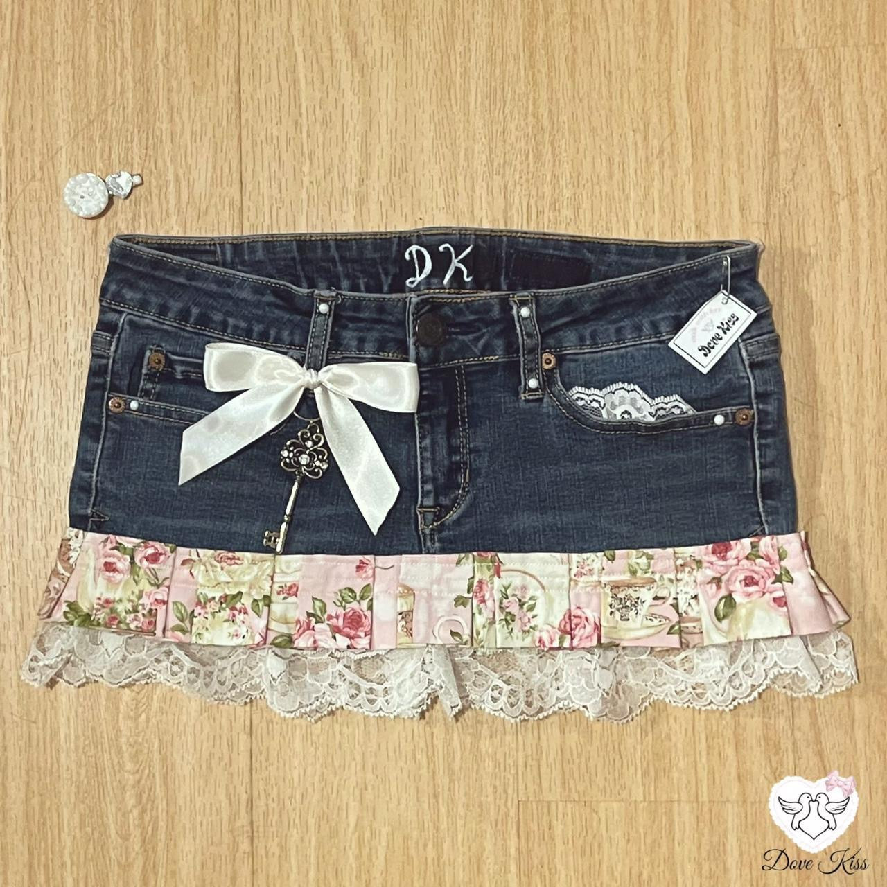 𓏲ּ𝄢 𝐃𝐎𝐕𝐄 𝐊𝐈𝐒𝐒 2000s royal kawaii princess mini denim skirt