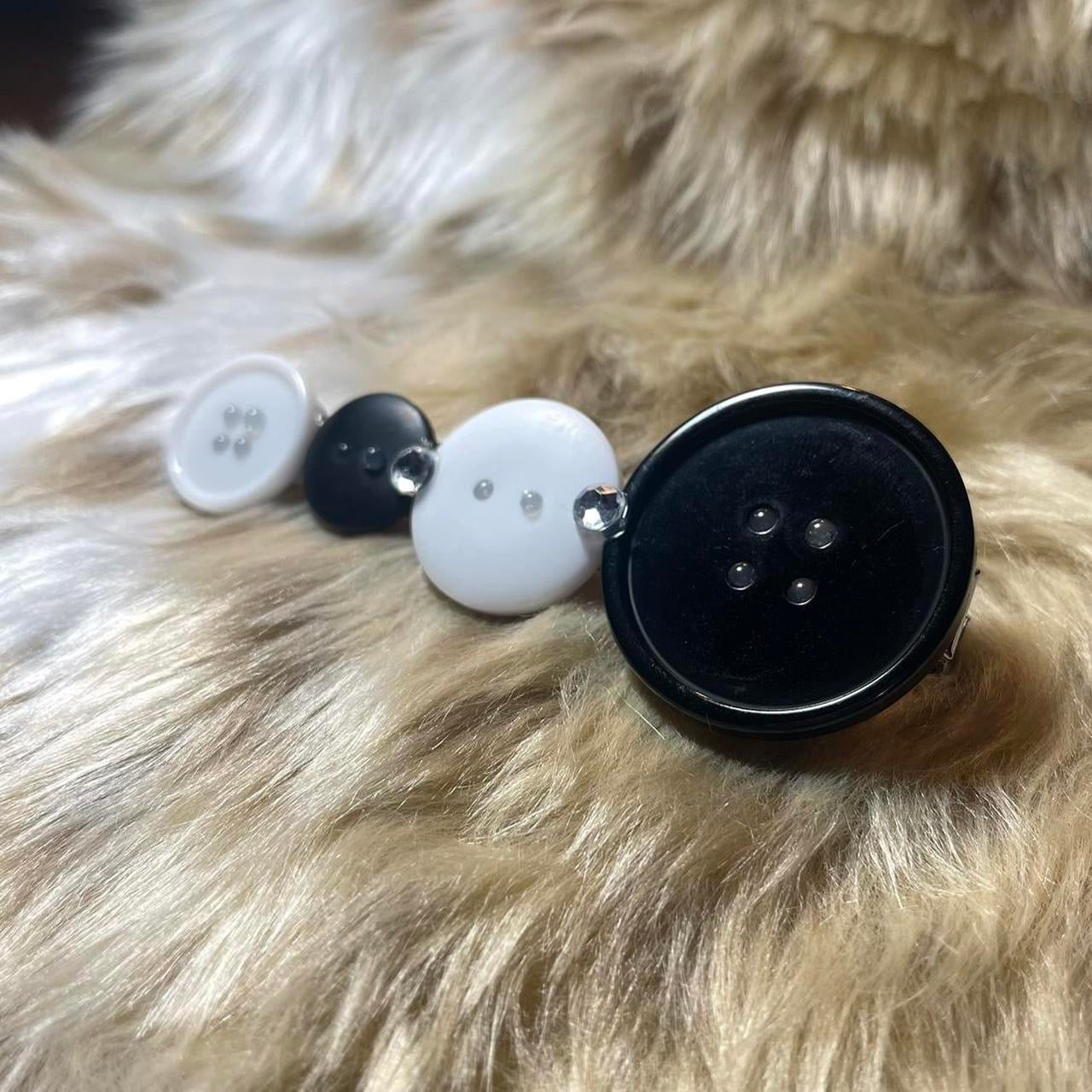 "BUTTON BELLE" Jumbo Hair Clip ୨୧