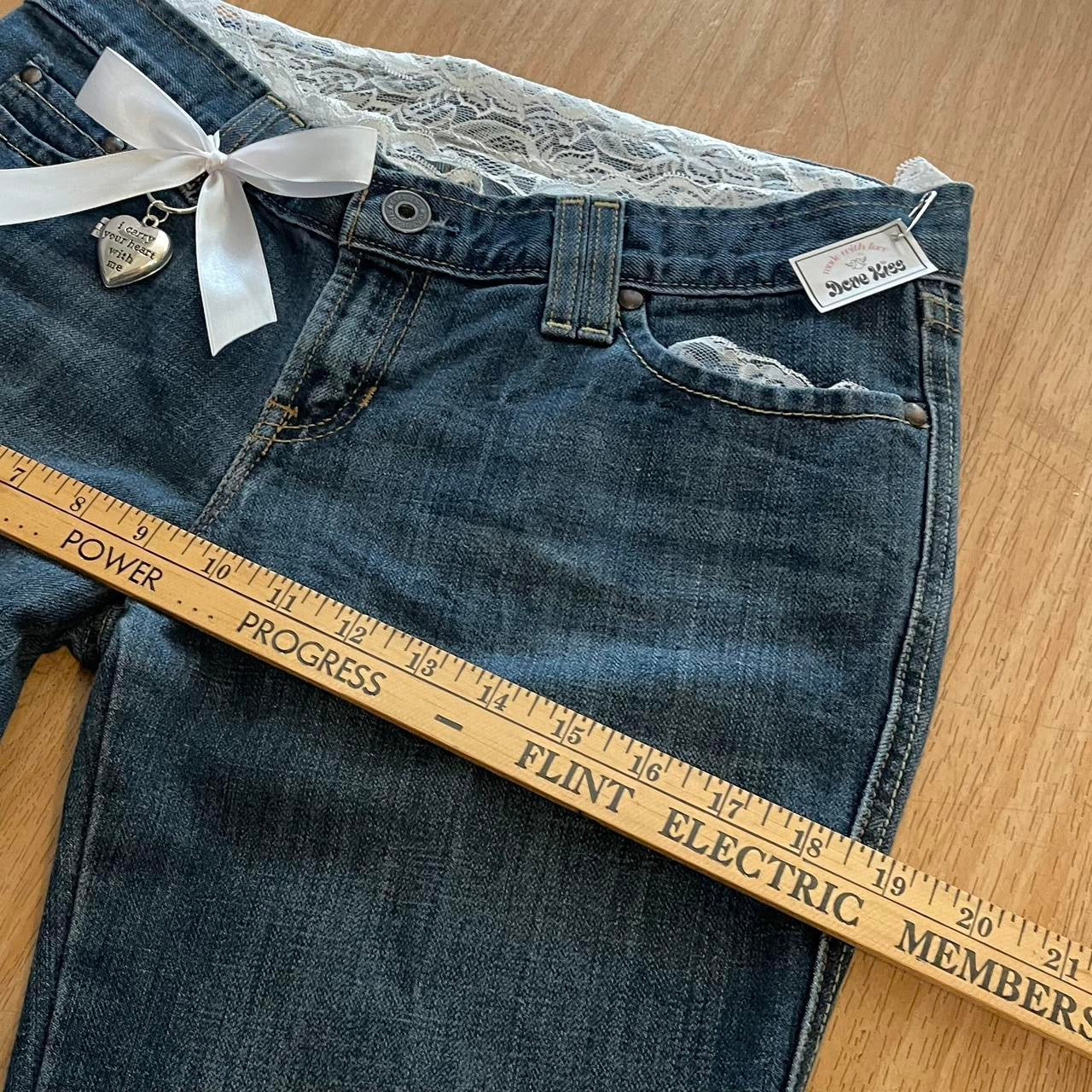 𓏲ּ𝄢 𝐃𝐎𝐕𝐄 𝐊𝐈𝐒𝐒 “doe hearts” 2000s princess ribbon ultra flare jeans