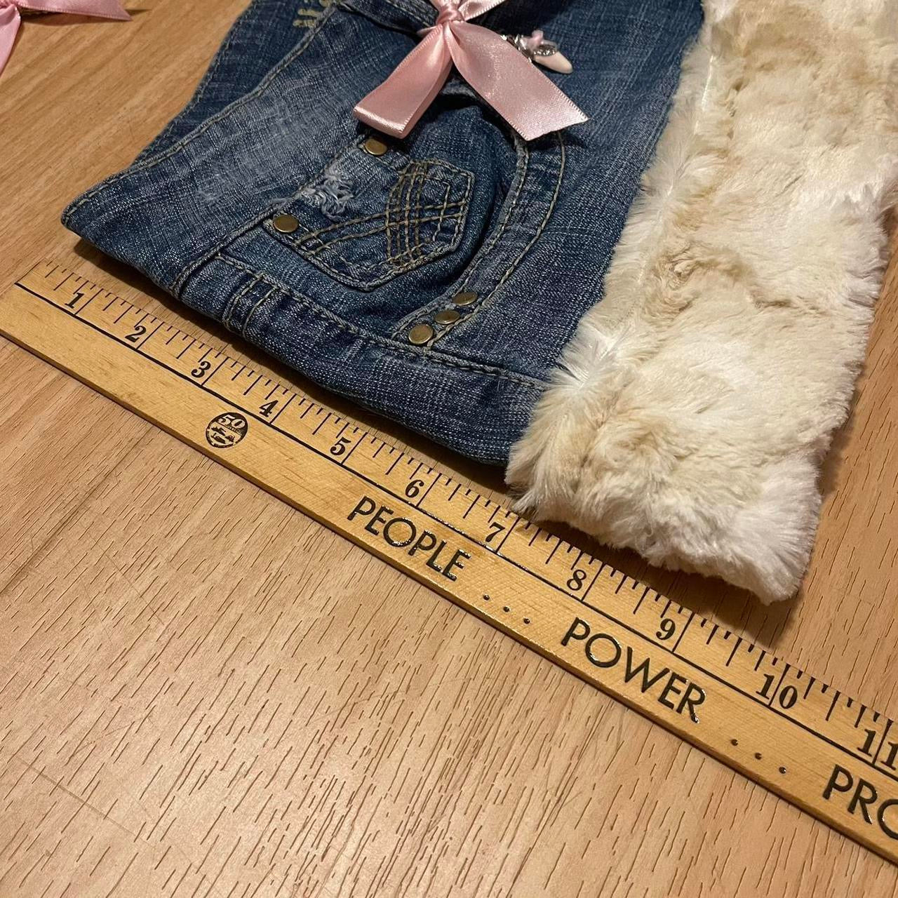 𓏲ּ𝄢 𝐃𝐎𝐕𝐄 𝐊𝐈𝐒𝐒 2000s ballet princess micro mini faux fur trim skirt with hair clip