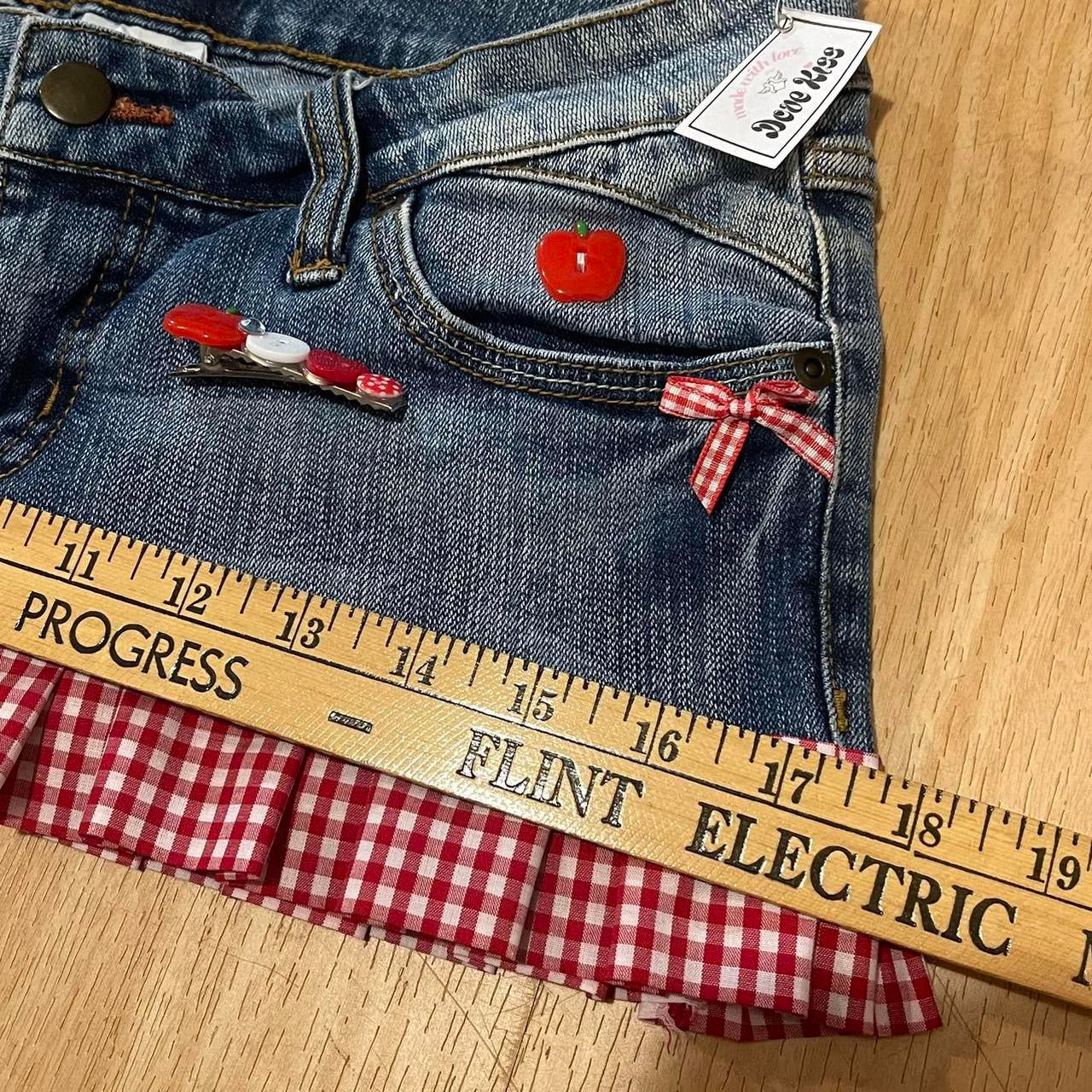 ୨୧ Dove Kiss 2000s ‘apple pie princess’ mini denim skirt with matching hair clip