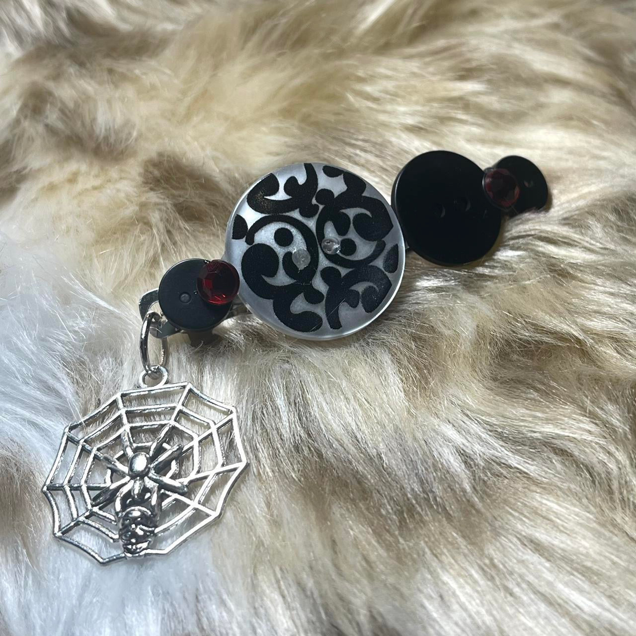 "IN THE WEB" Hair Barrette ୨୧