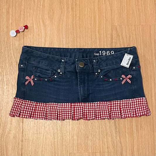 ୨୧ Dove Kiss 2000s farmers daughter mini denim skirt with matching hair clip