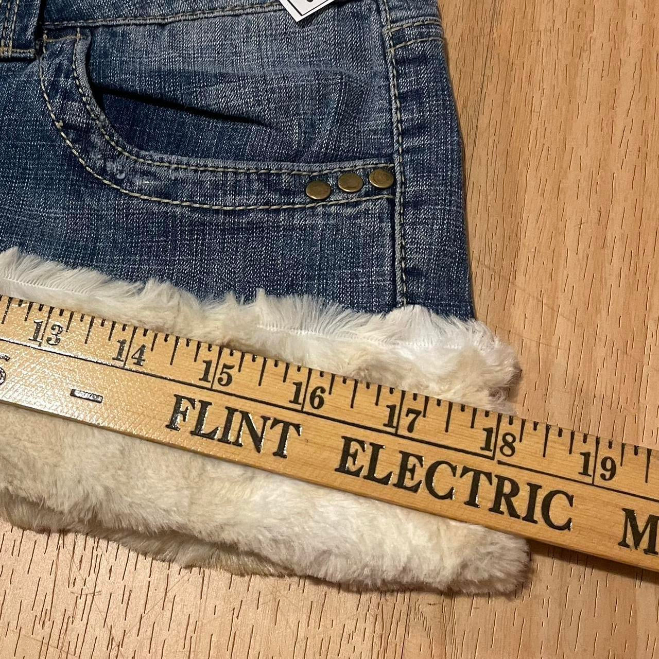 𓏲ּ𝄢 𝐃𝐎𝐕𝐄 𝐊𝐈𝐒𝐒 2000s ballet princess micro mini faux fur trim skirt with hair clip