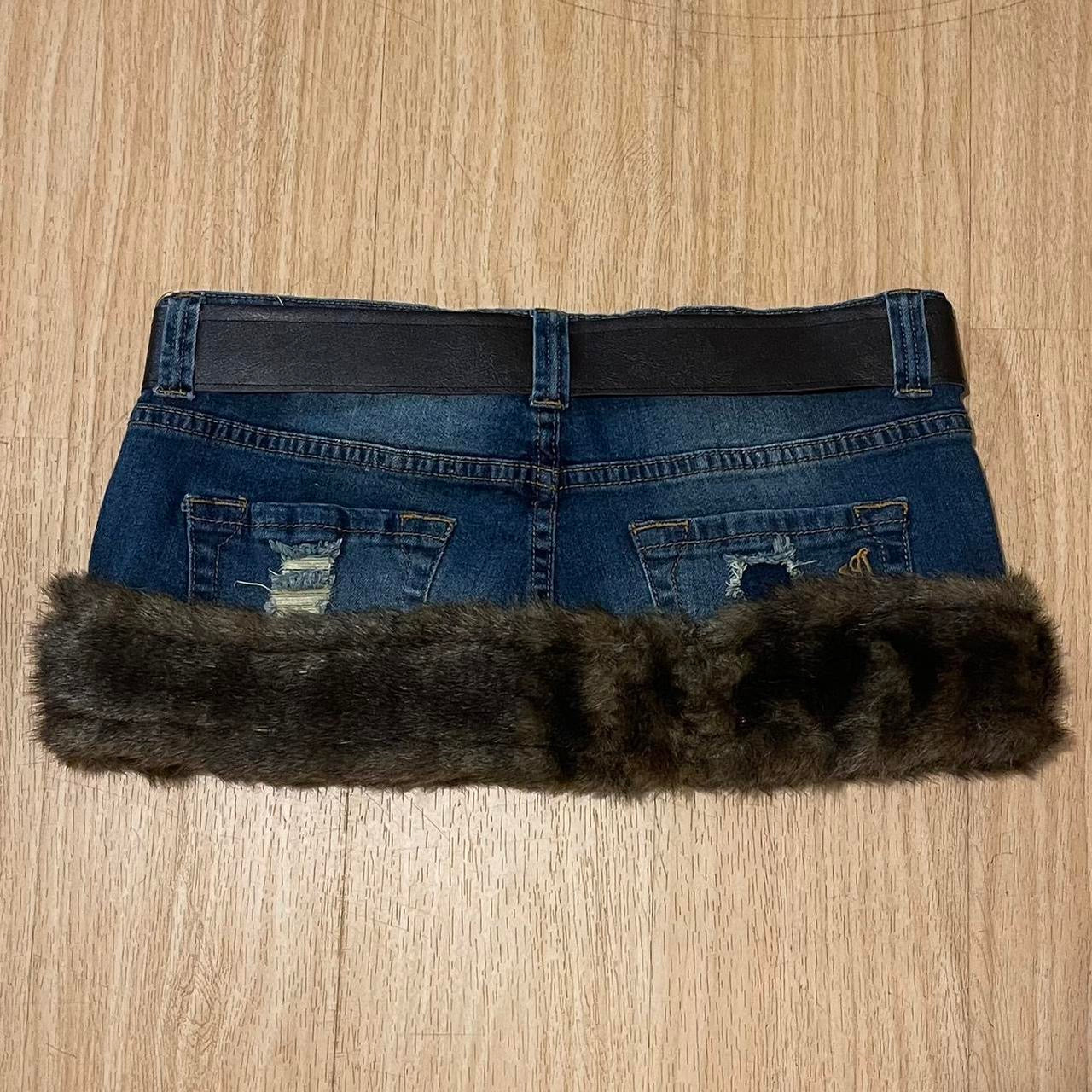 𓏲ּ𝄢 Grunge Faux Fur Trim Micro Mini Skirt - SIZE M