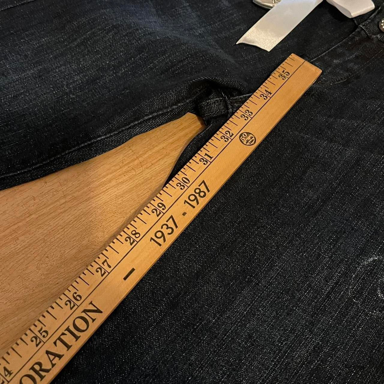 ୨୧ 𝐃𝐎𝐕𝐄 𝐊𝐈𝐒𝐒 “Dove’s Requiem” ribbon flare jeans with matching hair clip