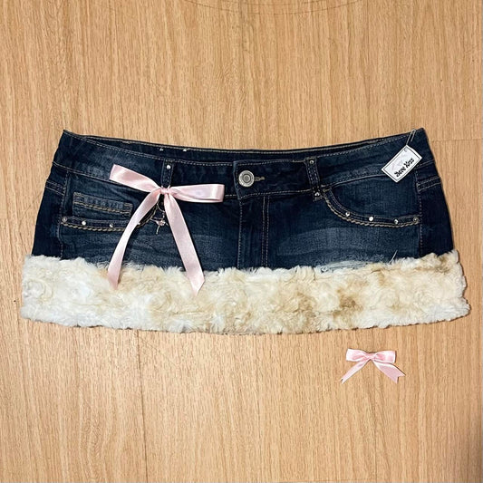 𓏲ּ𝄢 𝐃𝐎𝐕𝐄 𝐊𝐈𝐒𝐒 2000s ballet princess micro mini faux fur trim skirt with matching hair clip
