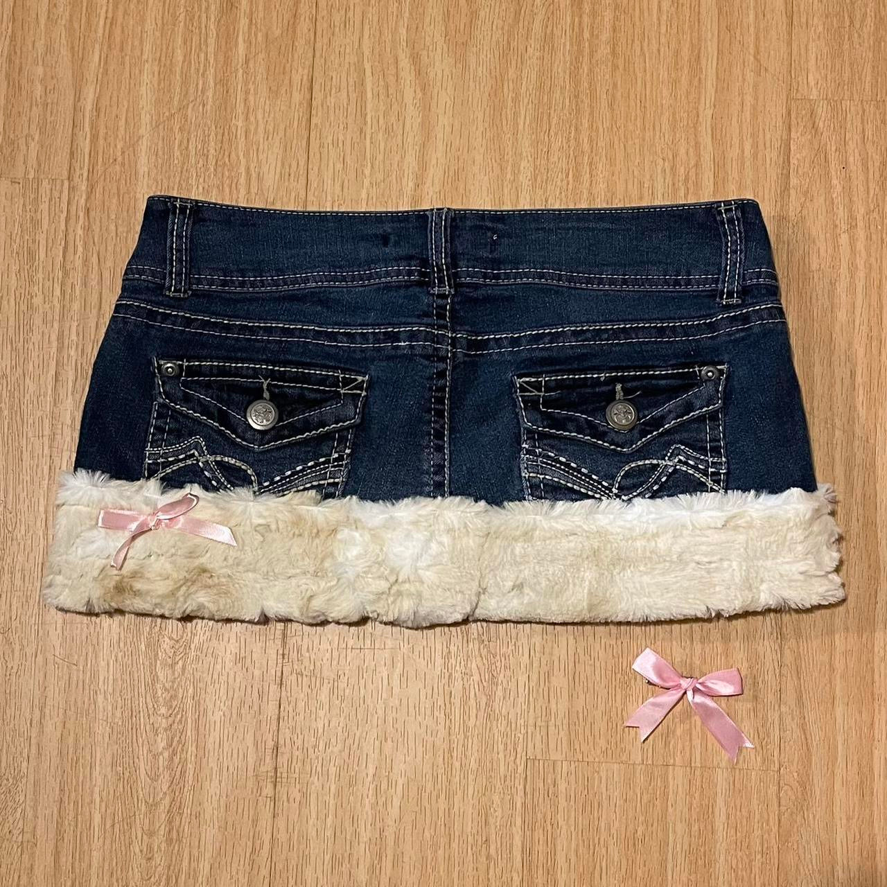 𓏲ּ𝄢 𝐃𝐎𝐕𝐄 𝐊𝐈𝐒𝐒 2000s princess micro mini faux fur trim skirt with hair clip