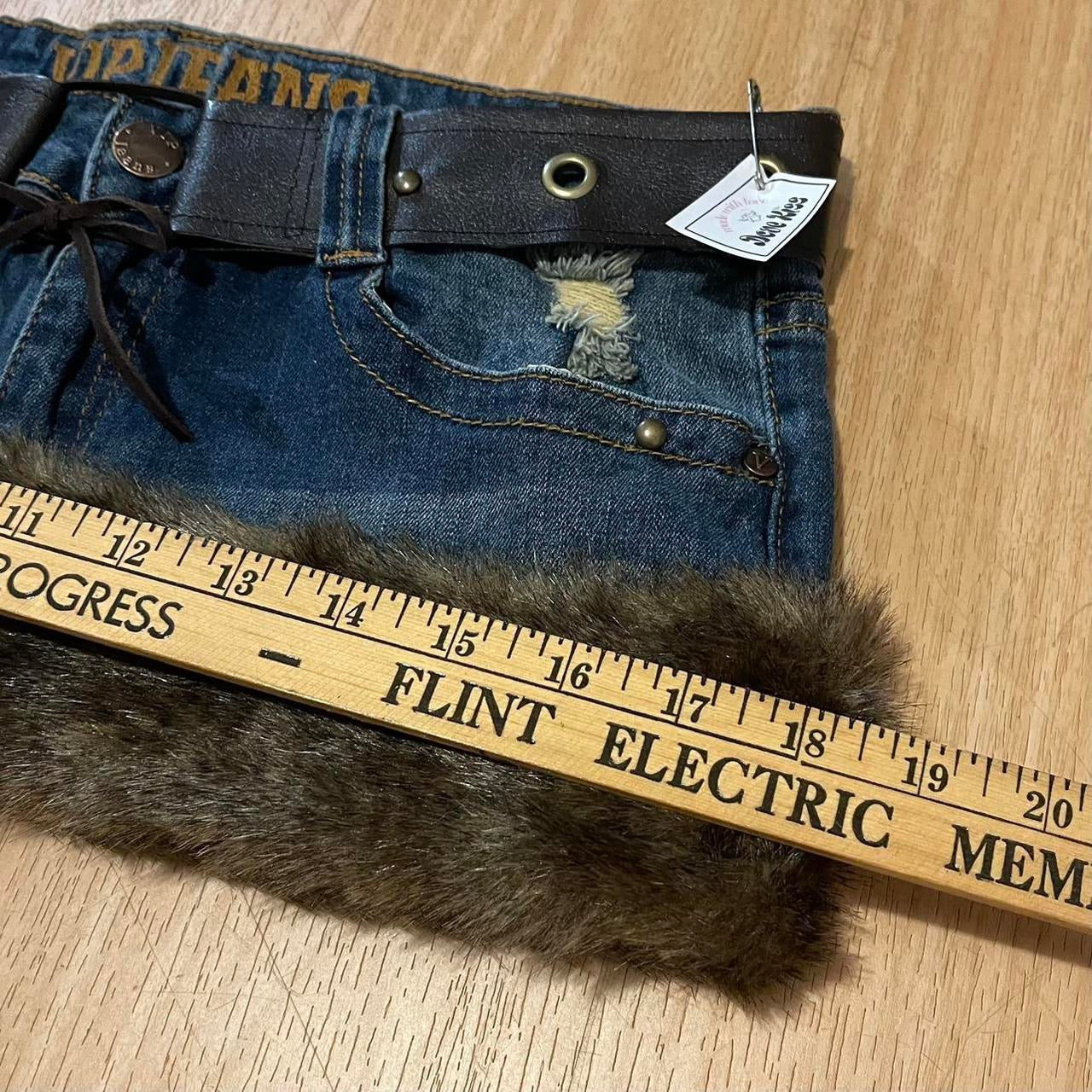 𓏲ּ𝄢 Grunge Faux Fur Trim Micro Mini Skirt - SIZE M