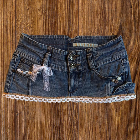 ୨୧ reworked OOAK 2000s princess extreme denim micro mini skirt with buttons, tan crochet lace trim & bow