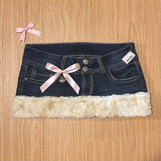 𓏲ּ𝄢 𝐃𝐎𝐕𝐄 𝐊𝐈𝐒𝐒 2000s princess micro mini faux fur trim skirt with hair clip