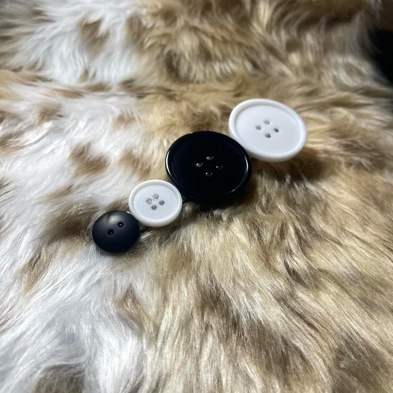 "BUTTON BABE" Jumbo Hair Clip ୨୧