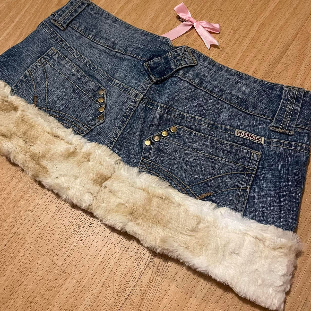 𓏲ּ𝄢 𝐃𝐎𝐕𝐄 𝐊𝐈𝐒𝐒 2000s ballet princess micro mini faux fur trim skirt with hair clip