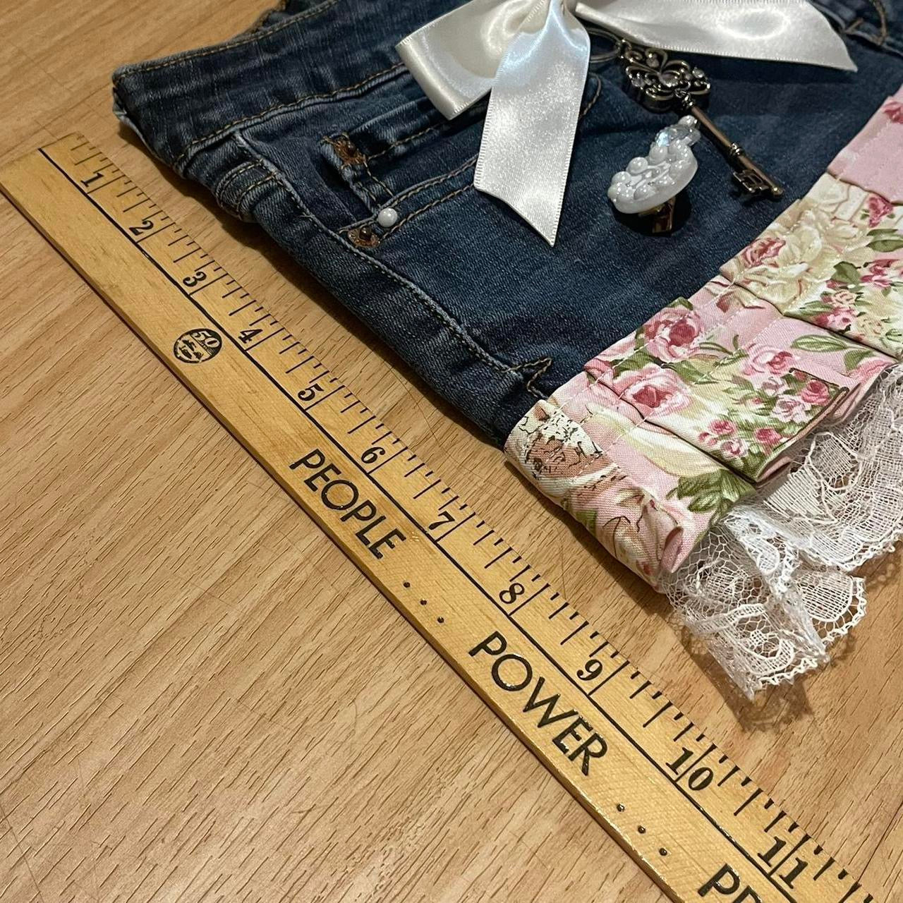 𓏲ּ𝄢 𝐃𝐎𝐕𝐄 𝐊𝐈𝐒𝐒 2000s royal kawaii princess mini denim skirt