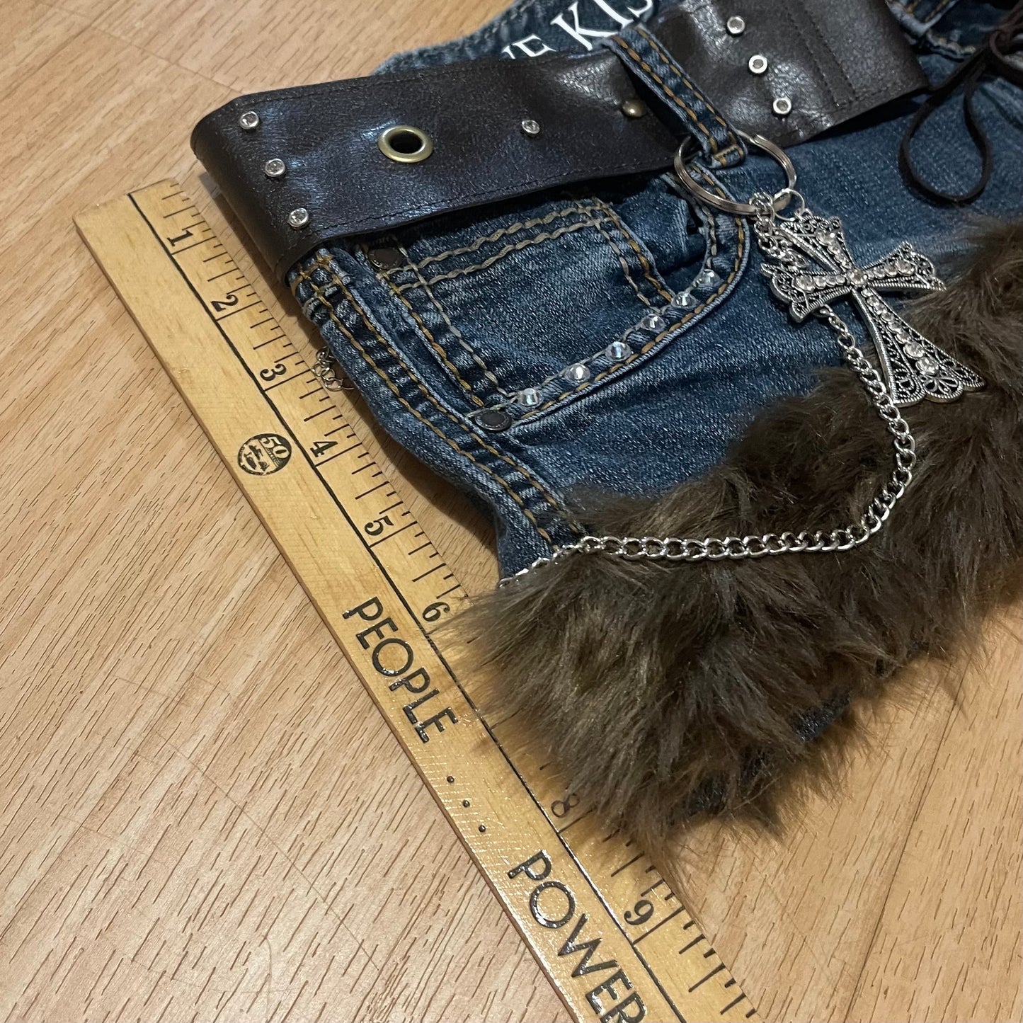 ୨୧ Grunge Gyaru Princess Micro Mini Faux Fur Trim Skirt - SIZE M/L
