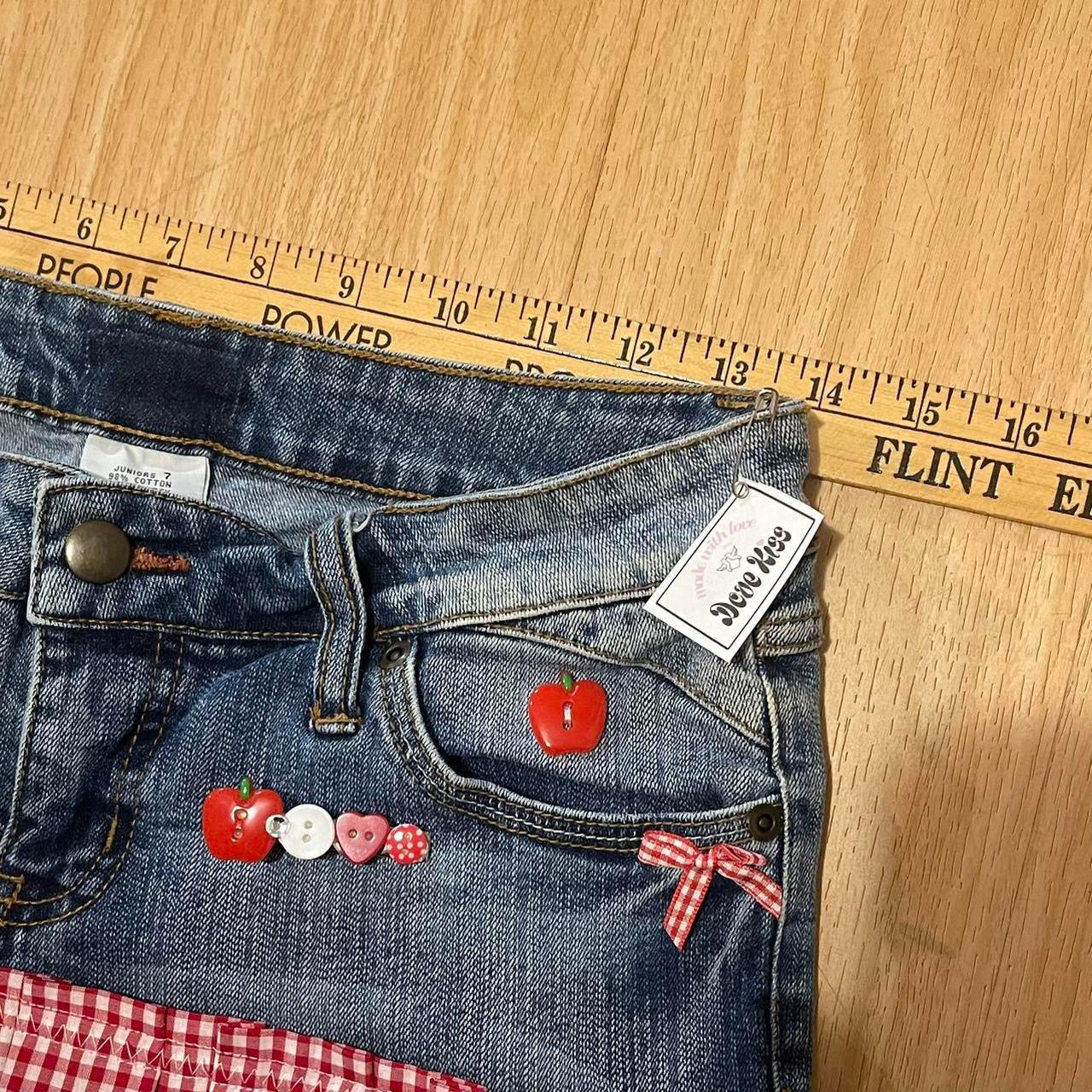 ୨୧ Dove Kiss 2000s ‘apple pie princess’ mini denim skirt with matching hair clip