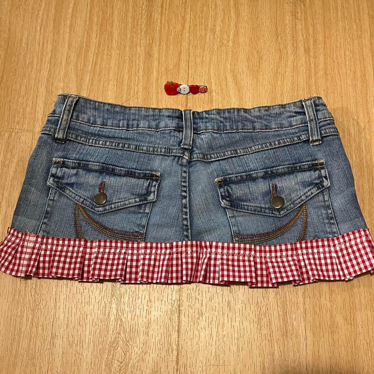 ୨୧ Dove Kiss 2000s ‘apple pie princess’ mini denim skirt with matching hair clip