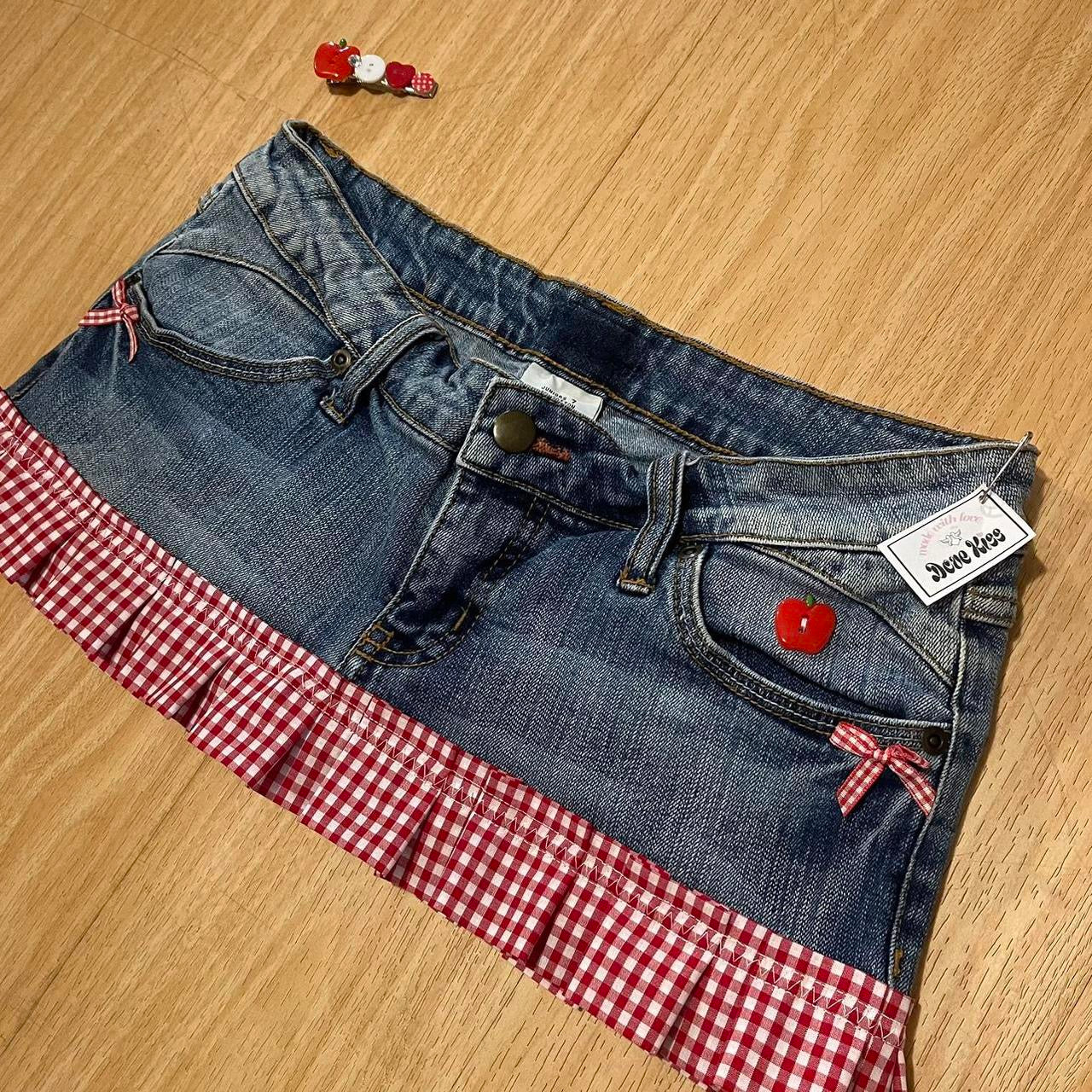 ୨୧ Dove Kiss 2000s ‘apple pie princess’ mini denim skirt with matching hair clip